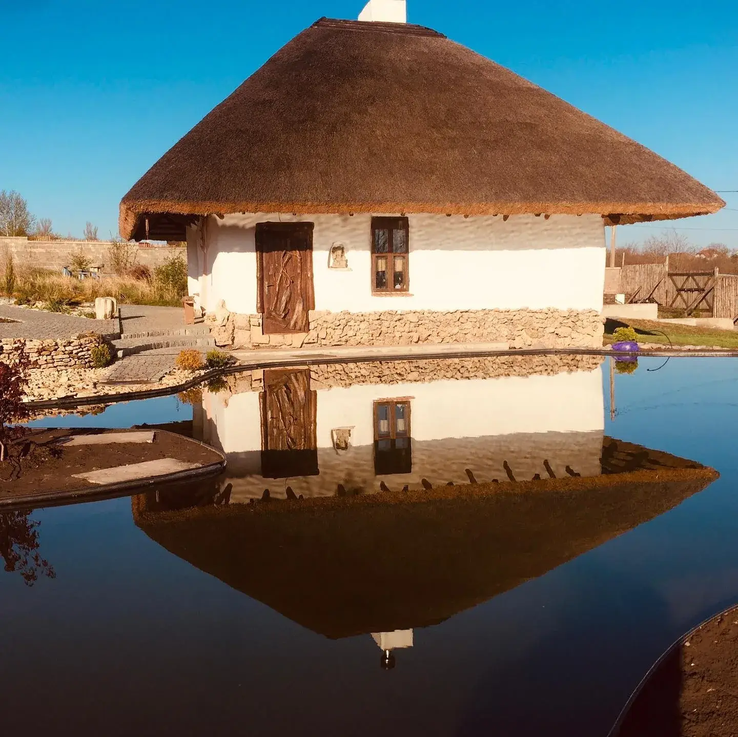 Hut and vineyard
